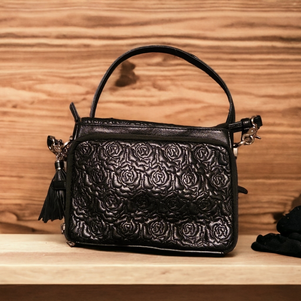 Gun tote'n mama conceal and Carry crossbody bag